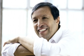 Ilustrační foto - dirigent a pianista Murray Perahia