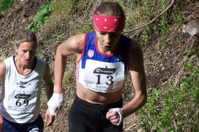 Anna Pichrtová (vpředu)