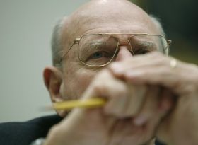Diplomat  Pickering prozrazuje pro Bílý dům choulostivé věci.