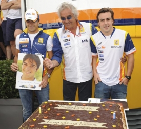 Nelson Piquet (vlevo), &scaron;&eacute;f Renaultu Briatore a jezdec Alonso.