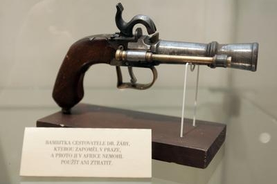 Revolver nebo bambitka, sáhnout se dá po obojím. Revolver nebo bambitka, sáhnout se dá po obojím.