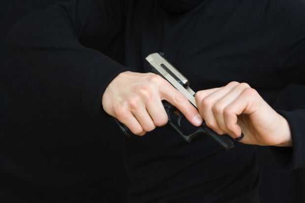 Roman Postl údajně zastřelil už v pondělí podnikatele z Teplic. Roman Postl údajně zastřelil už v pondělí podnikatele z Teplic.