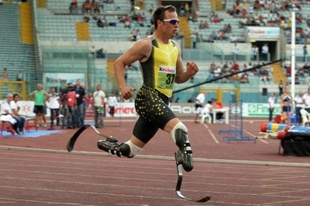 Tělesně postižený sprinter Oscar Pistorius. Tělesně postižený sprinter Oscar Pistorius.