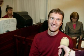Uprchlý Tomáš Pitr. Syrovátka by mohl policisty přivést na jeho stopu.