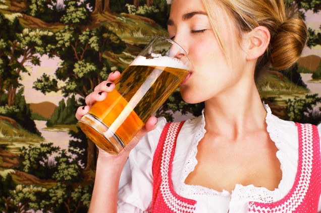 Němci pijí méně piva. Na vině je prý krize a zákaz kouření. Němci pijí méně piva. Na vině je prý krize a zákaz kouření.