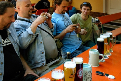 Pivní štamgasti se nemusejí bát, pivo nejspíš nezdraží