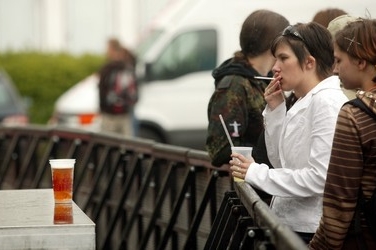 Pivo v centru Prahy? Na veřejnosti už se pít nesmí. Pivo v centru Prahy? Na veřejnosti už se pít nesmí.