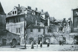 Plácek před Staronovou synagogou.