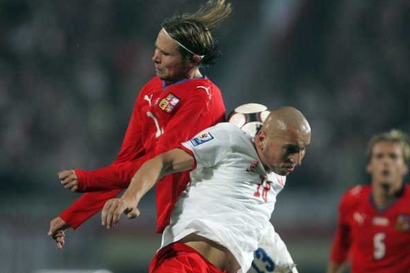Fotbalový reprezentant Jaroslav Plašil (v červeném dresu).