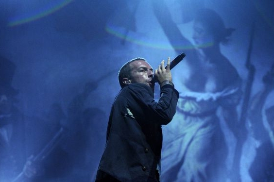 Zpěvák britské kapely Coldplay Chris Martin na českém podiu.