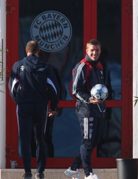Lukas Podolski nen&iacute; i přes &uacute;směv v Bayernu Mnichov spokojen&yacute;.