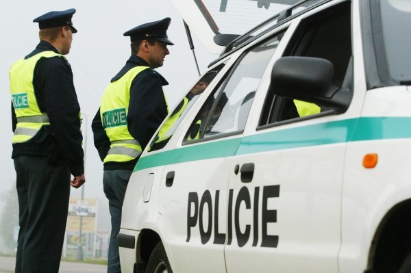 Inspekce zatkla čtyři policisty.