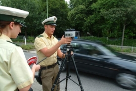 Měření rychlosti v Německu. Klídek, pokud vás nechytí při činu...
