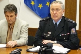 N&aacute;městek Pavel Hochman (vlevo) a plukovn&iacute;k Petr Přibyl.