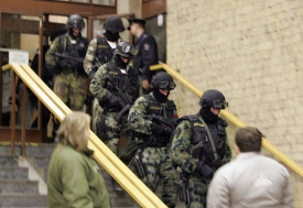 Z&aacute;sah policie v ubytovně.