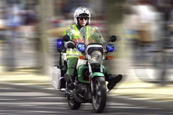 Německá policie už dopadla falešného kolegu. Nic netušící turisty kasíroval sedmatřicetiletý Ital