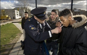 Až příliš velká propast mezi policisty a alochtony, hlavně mládeží.