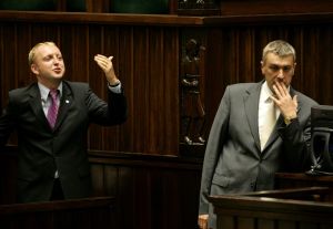 Představitelé Ligy polských rodin Wierzejski (vlevo) and Giertych při dnešní rozpravě