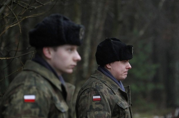 Polští mladíci od příštího roku na vojnu už nemusí.