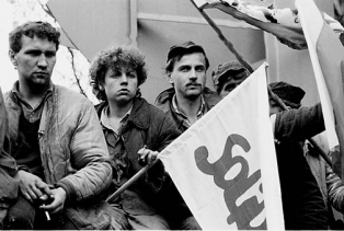 Demonstrace Solidarity v Gdaňsku v půli roku 1988.