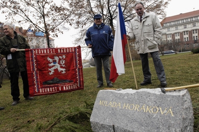Pomník Milady Horákové by měl stát na Pankráci na náměstí Hrdinů.