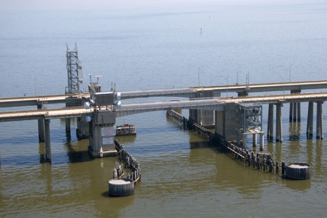 Nejdelší na světě je zatím most přes jezero Pontchartrain. Nejdelší na světě je zatím most přes jezero Pontchartrain.