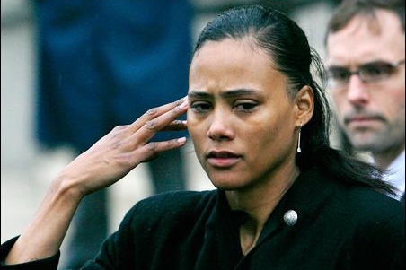Sprinterka Marion Jonesová odsouzená k půlročnímu vězení. Sprinterka Marion Jonesová odsouzená k půlročnímu vězení.