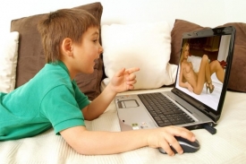 Pornografie na webu (ilustrace).