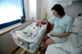 Ilustračn&iacute; foto: Porodnice praskaj&iacute; ve &scaron;vech.