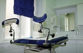Gynekologické křeslo zůstává pro potraty v Itálii většinou osiřelé.