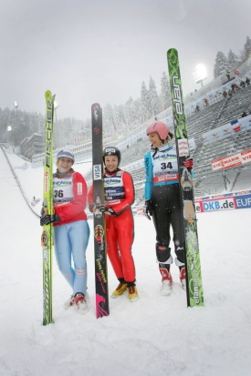 V&iacute;tězn&eacute; trio skokanek.