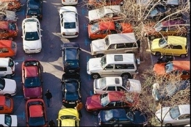 Praha 4 se potýká s nedostatkem parkovacích míst. (Ilustrační foto) Praha 4 se potýká s nedostatkem parkovacích míst. (Ilustrační foto)