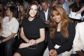 V první řadě zasedly Liv Tylerová a Janet Jacksonová.