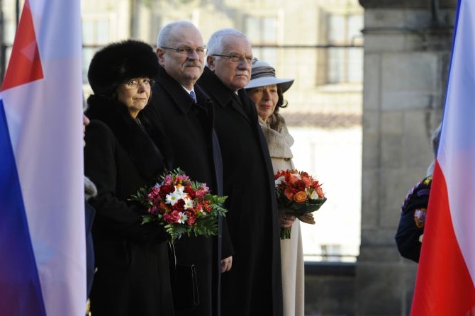 Manželé Klausovi a Gašparovičovi na Pražském hradě. Manželé Klausovi a Gašparovičovi na Pražském hradě.