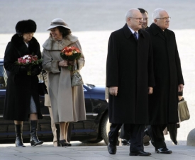 Manžel&eacute; Klausovi a Ga&scaron;parovičovi na Pražsk&eacute;m hradě.