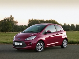 Ford Ka je sourozencem italsk&eacute;ho vozu Fiat 500. Li&scaron;&iacute; se ale v&iacute;ce, než by se podle jejich společn&eacute;ho původu čekalo.