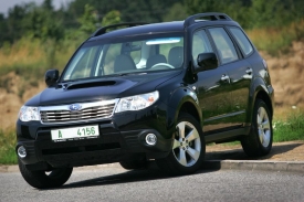 Forester už není vyšším hranatým kombi, proměnil se v SUV. Podle nasávacího otvoru na kapotě se pozná nejrychlejší verze nebo diesel.