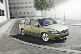 Nižšímu aerodynamickému odporu modelů S40 a V50 pomůže také přední spoiler z nejsilnější verze T5.