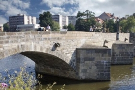 Středověk za řekou musel ustoupit socialismu.