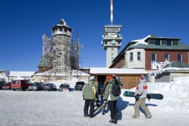 Horský hotel na Klínovci chátrá, Boží Dar nemá na opravu peníze. Horský hotel na Klínovci chátrá, Boží Dar nemá na opravu peníze.