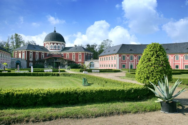 Státní zámek Veltrusy.