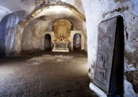 Skalní kostel sv. Jana Křtitele.