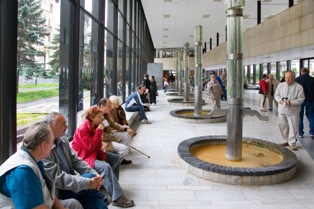 Do lázní přijelo víc cizinců. Do lázní přijelo víc cizinců.