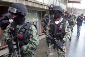 P&aacute;rt&aacute;n&iacute; po Franti&scaron;ku Proch&aacute;zkovi ve Sl&eacute;vačsk&eacute; ulici v Hloubět&iacute;ně.