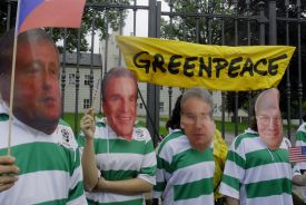 Příslušníci Greenpeace protestují proti radaru