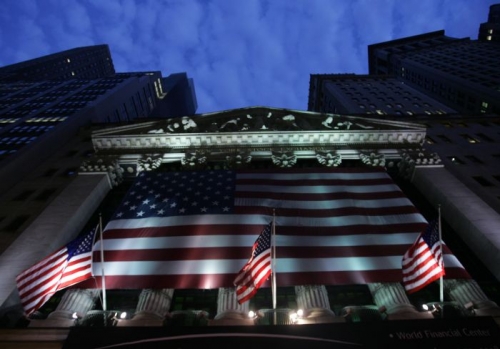 Průčelí newyorské burzy před úterním obchodováním.