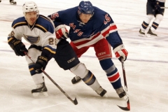 Ilustrační foto: Petr Průcha (25) z New York Rangers a Matt Walker (28) z St. Louis Blues
