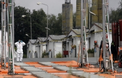 V drůbeží farmě v Kosoříně na Orlickoústecku začala 12. července likvidace drůbežího chovu čítajícího asi 54.000 kusů z důvodu nákazy virem ptačí chřipky H5N1.