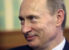 Ruský prezident se na setkání s Georgem Bushem usmívá.