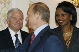 Robert Gates, Vladimir Putin a Condoleezza Riceov&aacute;